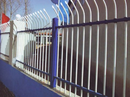 如何準確定制鋅鋼欄桿的顏色